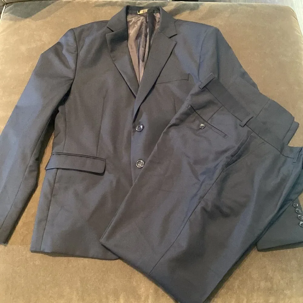 Men’s 2 Piece Suit Navy Slim Fit TwoButton NotchedLapel Size 36 Jacket 32 Pants